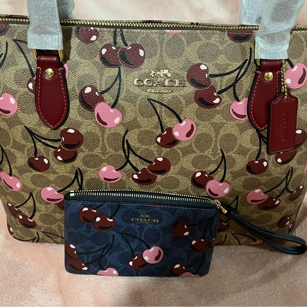 Coach Cherry Pattern Gallery Tote and wristlet - Brown and Pink
